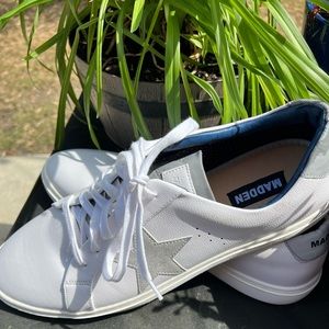 Steve Madden Men’s Size 13 white tennis shoes NWOT.  Synthetic upper.